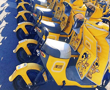 数央网观察：美团为电单车装挡风被，网友评价出奇一致