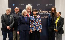 BRIAN MAY和STARMUS推出JANE GOODALL地球奖章，纪念斯蒂芬•霍金科学奖章颁发10周年